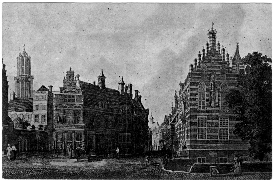 HUA-123866-Gezicht op de noordzijde van de Pausdam te Utrecht met links een gezicht in Achter de Dom met de Domtoren op de achtergrond in het midden een gezicht 
