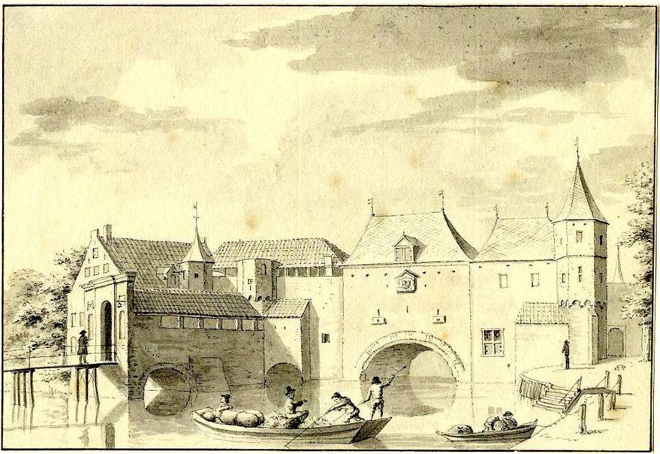 HUA-200027-Gezicht op de Koppelpoort te Amersfoort vanaf de kade langs de Eem uit het noordwesten