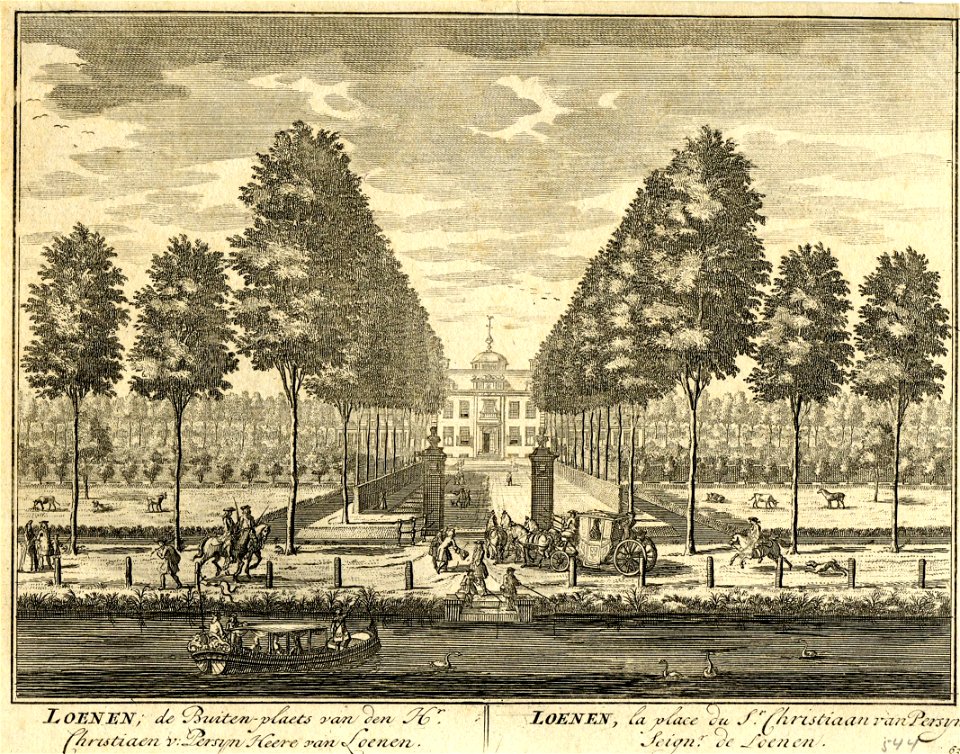 HUA-201507-Gezicht over de Vecht op de buitenplaats Loenen met het inrijhek en de voorgevel van het huis