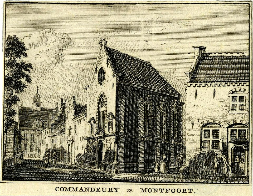 HUA-200232-Gezicht op de voor en zijgevel van de kapel en andere gebouwen van de Johannieter commanderij Hofstraat 3 5 te Montfoort