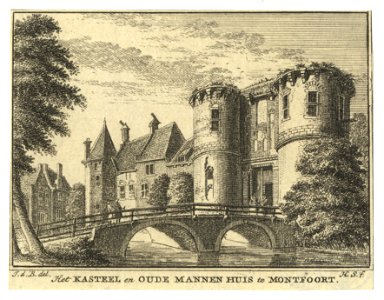 HUA-201596-Gezicht op het restant van de in 1672 verwoeste voorpoort van het kasteel Montfoort te Montfoort met links enkele gebouwen op de voorburcht