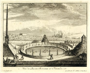 HUA-202374-Gezicht op de grote vijver van de buitenplaats Gunterstein te Breukelen met links de piramide met de obelisk rechts en achter de vijver een heuvel met