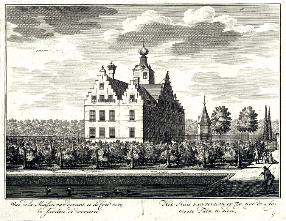 HUA-202174-Gezicht op de zij en de voorgevel van het kasteel Zuilenstein bij Amerongen vanuit de tuin aan de westzijde naast en achter het huis uit het westen