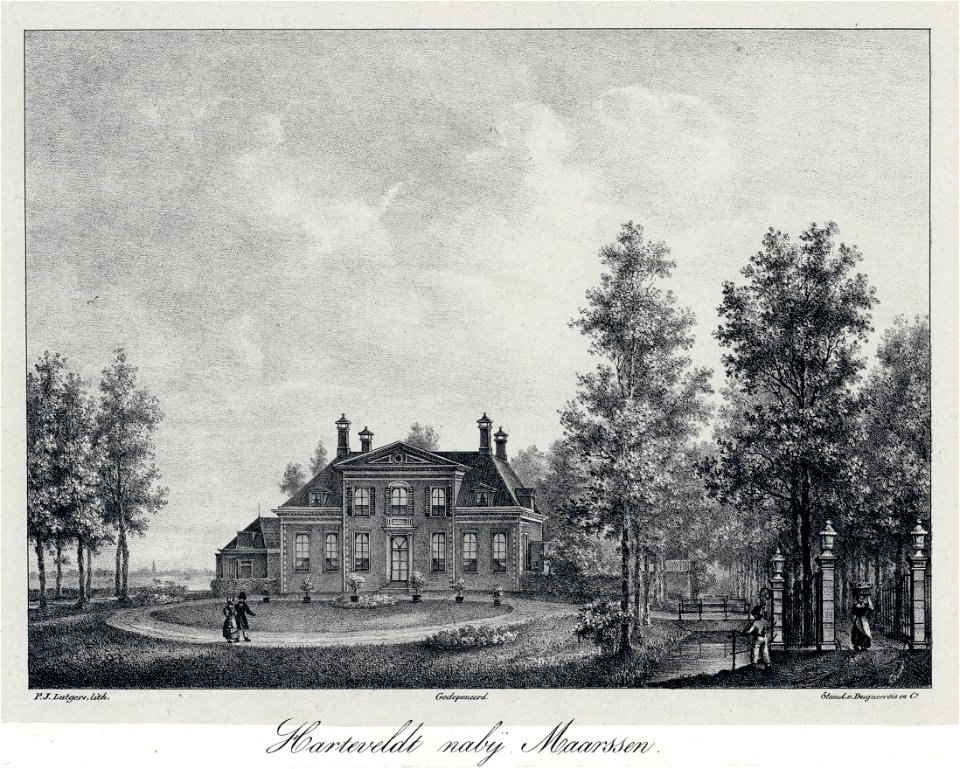 HUA-202427-Gezicht op de voorgevel van het huis Huis Harteveld bij Maarssen met rechts het toegangshek en op de voorgrond de tuin voor het huis