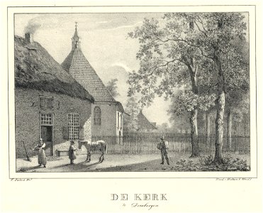 HUA-202383-Gezicht in het dorp Driebergen met achter een huis met een rieten dak een gedeelte van de Nederlands Hervormde kerk