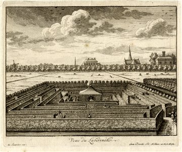 HUA-202376-Gezicht op de doolhof van de buitenplaats Gunterstein te Breukelen met rechts op de achtergrond het huis Gunterstein