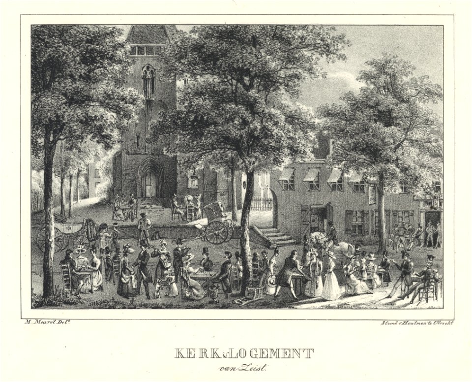 HUA-202392-Gezicht op de westgevel van de toren van de Nederlands Hervormde kerk en de voorgevel van het naastgelegen logement te Zeist met op de voorgrond een g