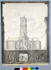 HUA-28636-Gezicht op het koor het transept en de toren van de Domkerk te Utrecht uit het oosten vanuit de half afgebroken westelijke boog van het schip van de P