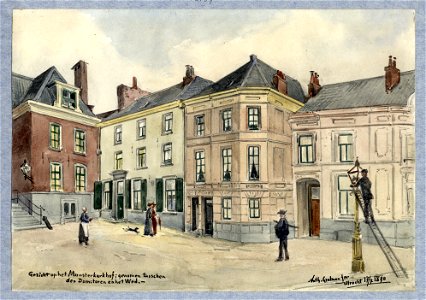 HUA-30686-Gezicht op de zuidoosthoek van het Munsterkerkhof te Utrecht uit het noordwesten met rechts een lantaarnaansteker NB De straatnaam Munsterkerkhof is i