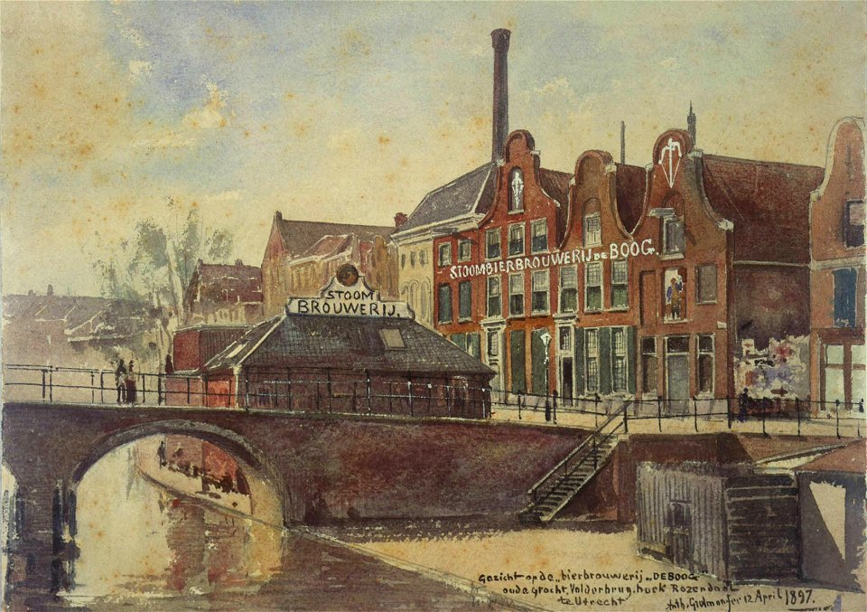 HUA-31474-Gezicht op de Oudegracht met de Vollersbrug te Utrecht met rechts de gebouwen van de bierbrouwerij De Boog Oudegracht 367 371 op de hoek van de Lange 