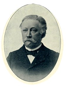 HUA-32135-Portret van J van der Vliet geboren 1847 hoogleraar in de letterkunde aan de Utrechtse hogeschool 1891 1902 overleden 1902 Borstbeeld van voren in ova