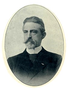 HUA-32136-Portret van FJLKrämer hoogleraar in de letteren wijsbegeerte aan de Utrechtse universiteit Borstbeeld van voren in ovaal