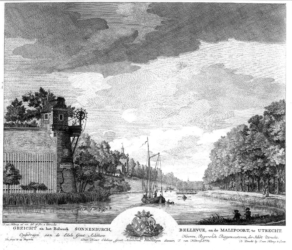 HUA-30858-Gezicht vanaf de singel over de stadsbuitengracht op de wal te Utrecht uit het zuiden met links het bastion Zonnenburg rechts daarvan het op de wal ge