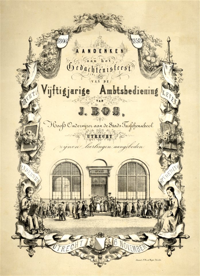 HUA-32690-Afbeelding van een groep schoolkinderen voor de gevel van de Stadstussenschool te Utrecht met een randversiering met toepasselijke elementen en bijsch
