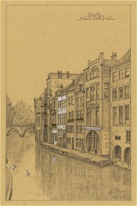 HUA-30436-Gezicht op de Oudegracht te Utrecht uit het noorden vanaf de Maartensbrug met rechts de achterzijden van de huizen aan de Lijnmarkt en op de achtergro