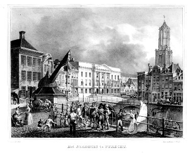 HUA-30412-Gezicht op de Oudegracht te Utrecht bij de Stadhuisbrug uit het noordwesten met links de stadskraan en de huizen aan de Stadhuisbrug van Keijserrijk t