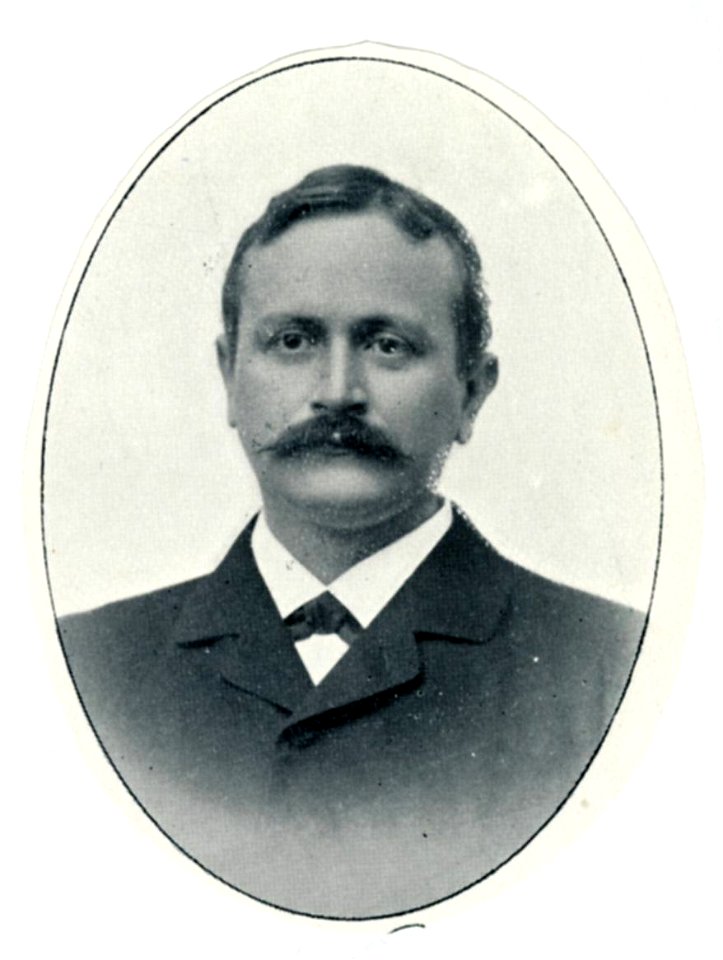 HUA-32105-Portret van A Narath geboren 1864 hoogleraar in de geneeskunde aan de Utrechtse universiteit 1896 1906 overleden 1924 Borstbeeld van voren in ovaal