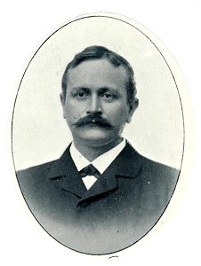 HUA-32105-Portret van A Narath geboren 1864 hoogleraar in de geneeskunde aan de Utrechtse universiteit 1896 1906 overleden 1924 Borstbeeld van voren in ovaal