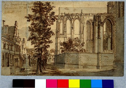 HUA-35259-Gezicht op het Domkerkhof te Utrecht uit het westen met links de huizen aan de noordzijde van het plein en rechts de Domkerk met uiterst rechts een ge