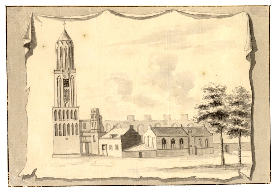 HUA-35050-Gezicht op het Munsterkerkhof Domplein te Utrecht met de Domtoren en de ruïne van het schip van de kerk en daarvoor de Heilige Kruiskapel rechts uit h