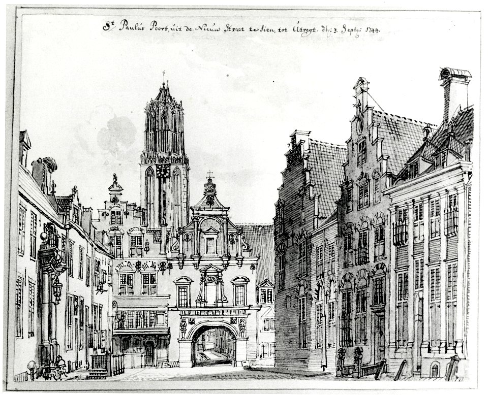 HUA-35569-Gezicht in de Lange Nieuwstraat te Utrecht met de poort van de St Paulusabdij de Pauluspoort en daarachter de Domtoren uit het zuiden