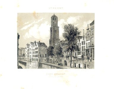 HUA-35835-Gezicht op de Oudegracht te Utrecht vanaf de Gaardbrug uit het zuidwesten met links de achtergevels van de huizen aan de Donkere Gaard rechts de voorg. Free illustration for personal and commercial use.
