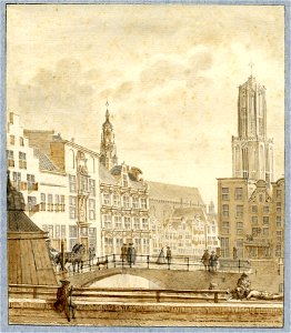 HUA-35767-Gezicht op de Oudegracht te Utrecht uit het noorden met links de huizen aan de Stadhuisbrug rechts enkele huizen aan de westzijde van de gracht en op 