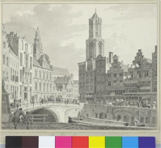 HUA-35777-Gezicht op de Oudegracht te Utrecht met de Stadhuisbrug uit het noordwesten met links het stadhuis en op de achtergrond de huizen aan de Vismarkt en d