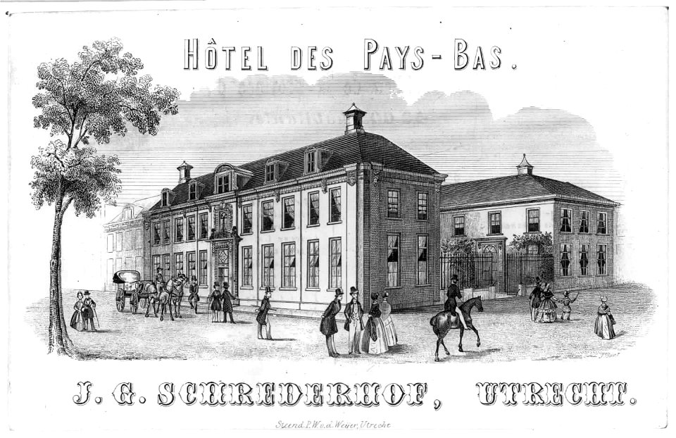 HUA-35418-Gezicht op de twee vleugels van Hotel restaurant les Pays Bas Wijk G nr 242 te Utrecht met de tussengelegen binnentuin uit het noordwestenNB Het adres