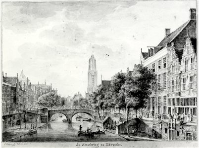 HUA-35885-Gezicht op de Oudegracht te Utrecht uit het zuiden vanaf de Geertebrug met de Smeebrug en op de achtergrond de Domtoren