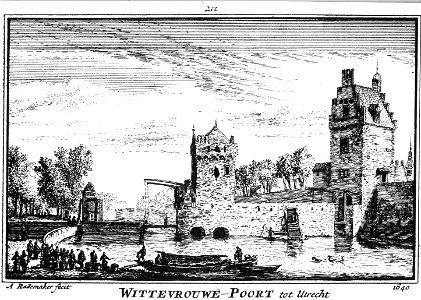 HUA-36584-Gezicht op de Wittevrouwenpoort te Utrecht uit het noorden bestaande uit het toegangshek de voorpoort de brug en de hoofdpoort met aan weerszijden de 