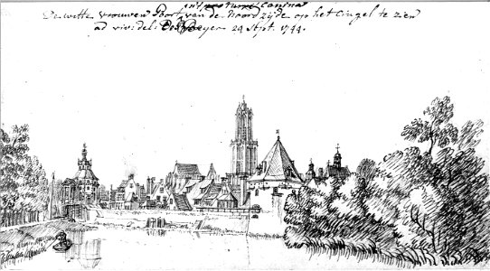 HUA-36620-Gezicht over de stadsbuitengracht te Utrecht op de stadswal uit het noorden met links de Wittevrouwenpoort in het midden de toren de Hond en daarachte