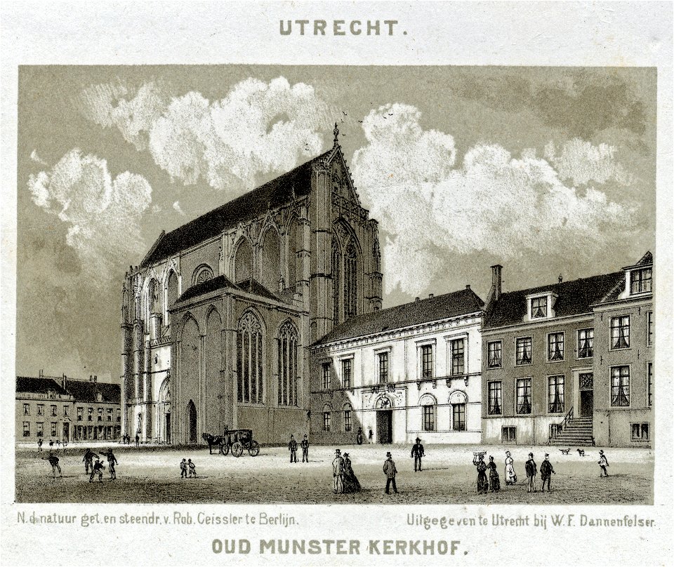 HUA-35280-Gezicht op het Munsterkerkhof te Utrecht uit het zuidwesten met de Domkerk met daarnaast het Leesmuseum en een woonhuis aan de oostzijde van het plein