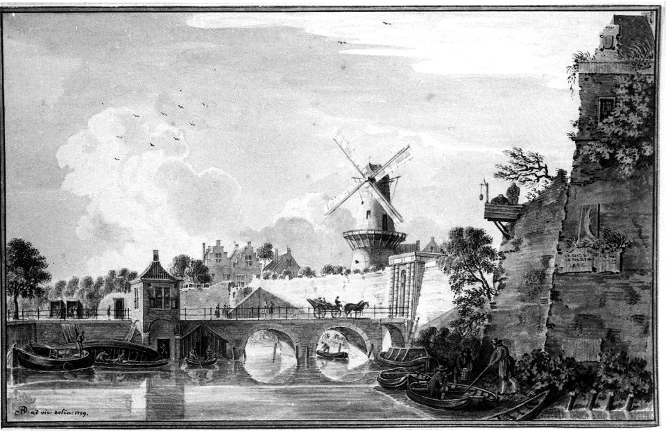 HUA-36380-Gezicht over de stadsbuitengracht op de stadswal te Utrecht met de Tolsteegbrug en poort en daarachter de Bijlhouwerstoren en rechts het bastion Manen