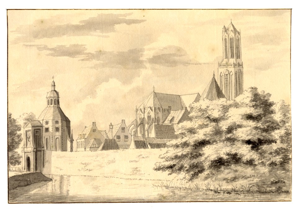 HUA-35013-Gezicht op de stadswal van Utrecht over de stadsbuitengracht uit het zuidoosten met links de Wittevrouwenpoort en rechts de Domkerk en het dak van de 