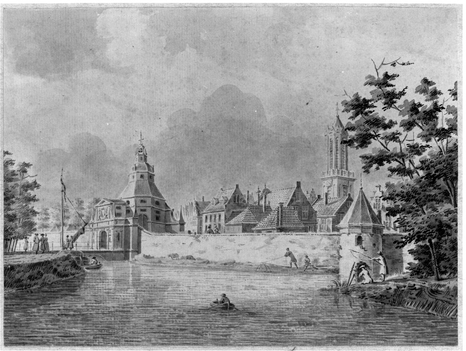 HUA-36637-Gezicht vanaf de singel over de stadsbuitengracht te Utrecht op de stadswal met de Wittevrouwenpoort uit het noordoosten met rechts de hoek van het bo