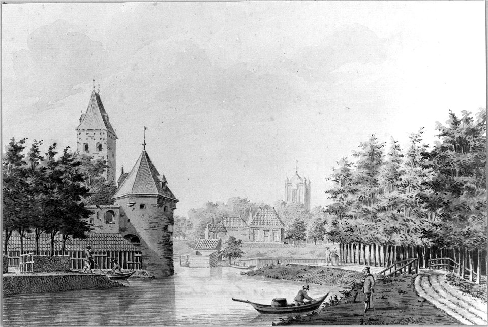 HUA-36674-Gezicht over de stadsbuitengracht op de stadswal te Utrecht uit het oosten met de toren de Vos en de Plompetoren links de noordwestpunt van het bolwer