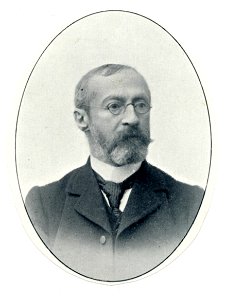 HUA-32106-Portret van Th Dentz geboren 1840 hoogleraar in de geneeskunde aan de Utrechtse universiteit 1877 1908 overleden 1933 Borstbeeld van voren in ovaal