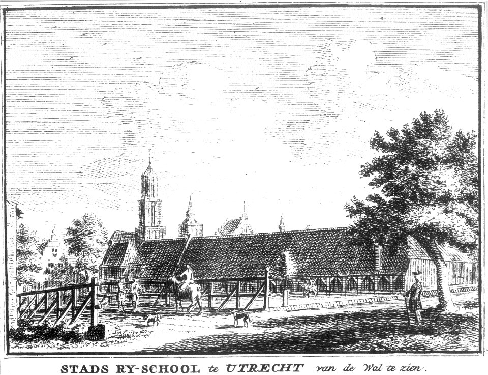 HUA-38245-Gezicht op de manege Achter Clarenburg te Utrecht vanaf de voet van de stadswal uit het westen