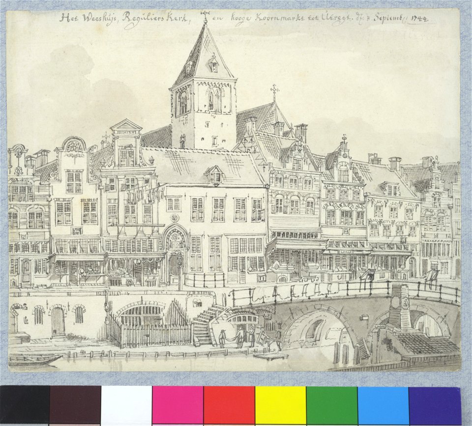 HUA-35875-Gezicht vanaf de oostzijde van de Oudegracht te Utrecht bij de Weesbrug rechts op de voorgevels van de huizen aan de westzijde van de gracht met het G