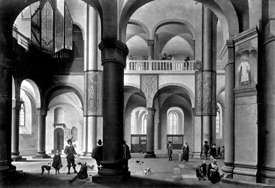 HUA-37318-Interieur van de Mariakerk te Utrecht doorkijk vanuit de zuidelijke zijbeuk door het westelijke gedeelte van het schip naar de noordelijke zijbeuk