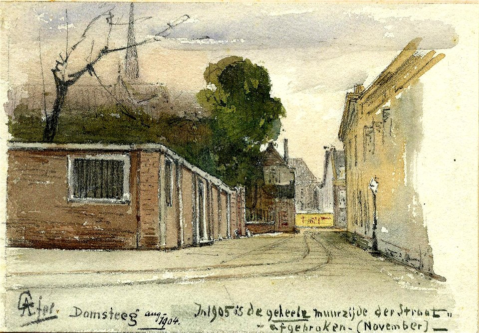 HUA-39363-Gezicht in de Domsteeg te Utrecht uit het zuiden vóór de verbreding in 1906NB De benaming Domsteeg is in 1916 gewijzigd in Domstraat