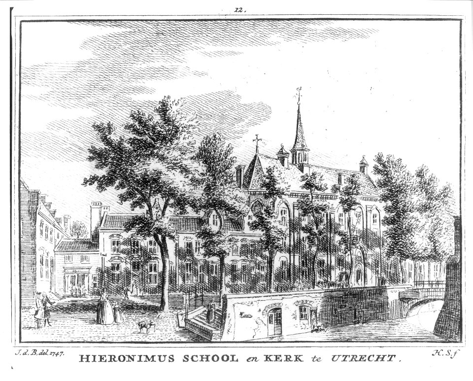 HUA-37639-Gezicht op de Kromme Nieuwegracht te Utrecht met de kapel van het St Hieronymushuis en links de toegangspoort van de Latijnse School uit het noorden