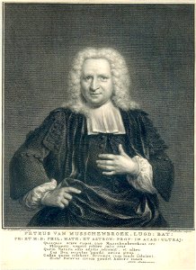 HUA-39047-Portret van Petrus van Musschenbroek geboren 1692 hoogleraar in de wiskunde aan de Utrechtse hogeschool 1723 1740 overleden 1761 Te halve lijve van vo