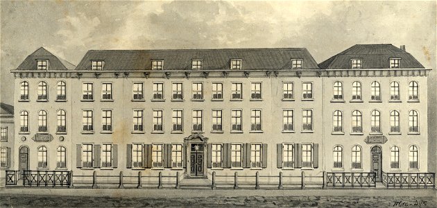 HUA-826285-Gezicht op de voorgevel van het Diakonessenhuis Wijk B 124 128 te UtrechtNB Het adres Wijk B 124 128 is in 1890 gewijzigd in Achter Twijnstraat 30 32 