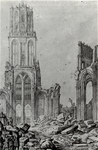 HUA-601601-Gezicht op de ruïne van het schip van de Domkerk te Utrecht uit het oosten het schip met op de achtergrond de westgevel en de Domtoren