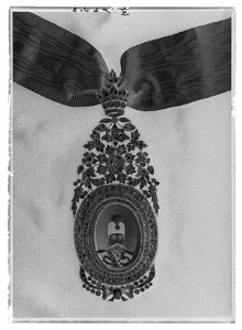 Husorden Timsal Humajum, (Temt al e Homayoon), Kungliga Porträttets orden, Persien - Livrustkammaren - 10006-negative