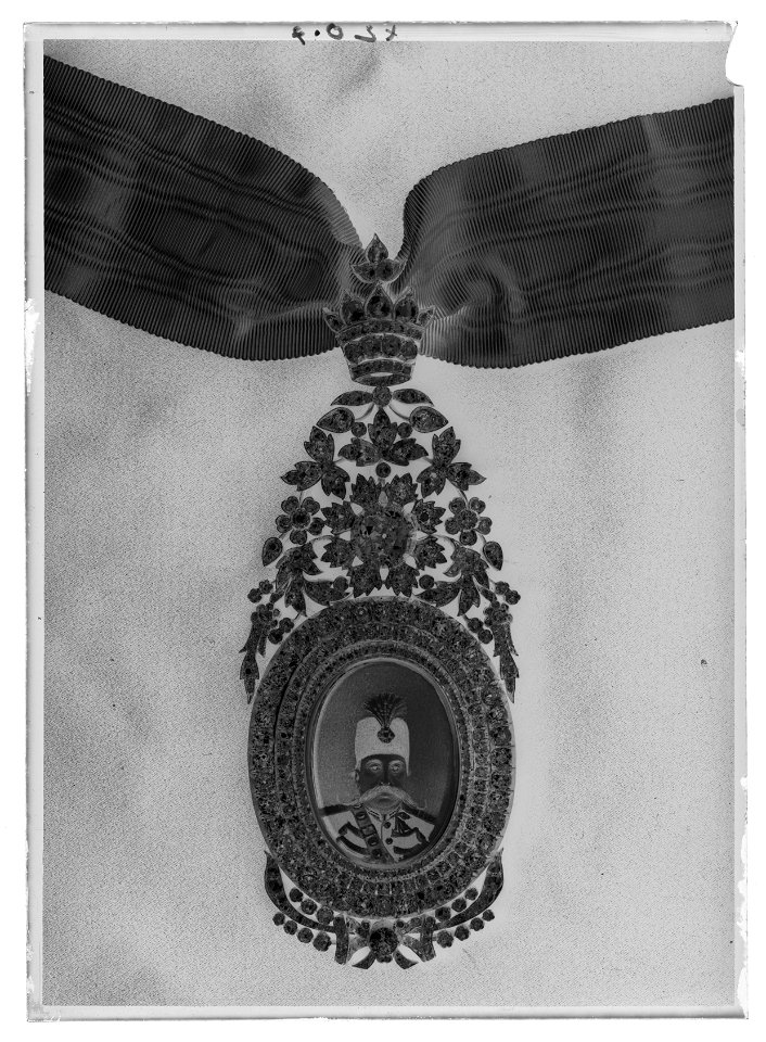 Husorden Timsal Humajum, (Temt al e Homayoon), Kungliga Porträttets orden, Persien - Livrustkammaren - 18568-negative