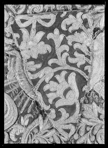 Hästtäcke ur en serie av sex (6042-6047) tillhörande drottning Kristinas kröningskaross med trofémotiv - Livrustkammaren - 27679