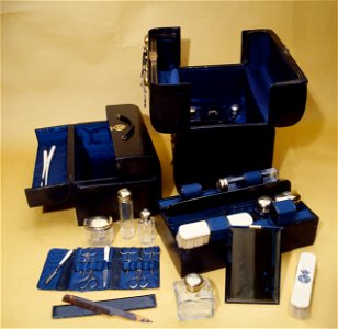 Hygienartiklar i necessär - Livrustkammaren - 64856